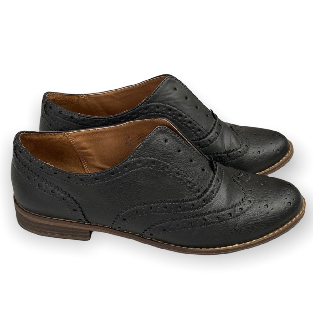 BP. slip-on oxfords with heel in black